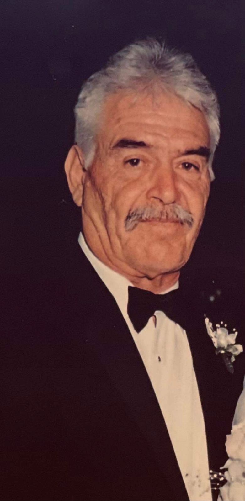 Obituario de Ubaldo de Leon