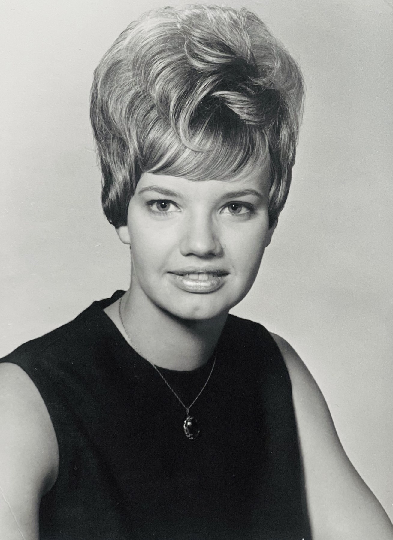 Obituary of Dorothy Don (Logan) Cross