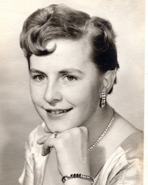 Obituary of Gloria Fay (Gurney) Lyons