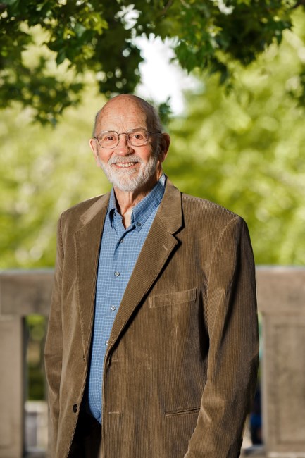 Obituary of Victor E Lowe Jr.