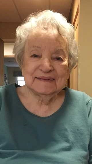 Obituario de Phyllis C. MacKinnon