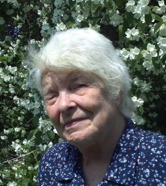 Obituary of Jeannine Deschamps Deguire