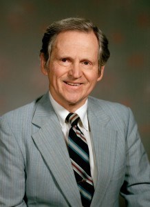 Obituario de A. Warren Mack