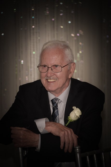 Obituary of Earl Kay