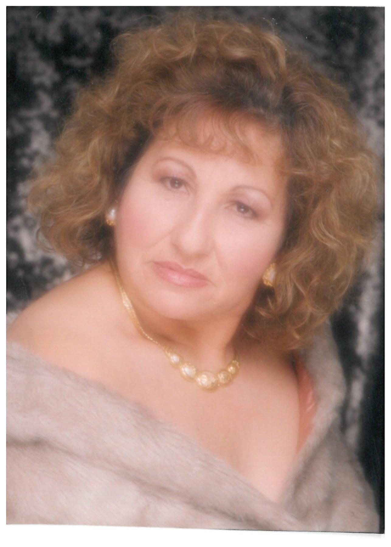 Obituary of Maria Elena Robles