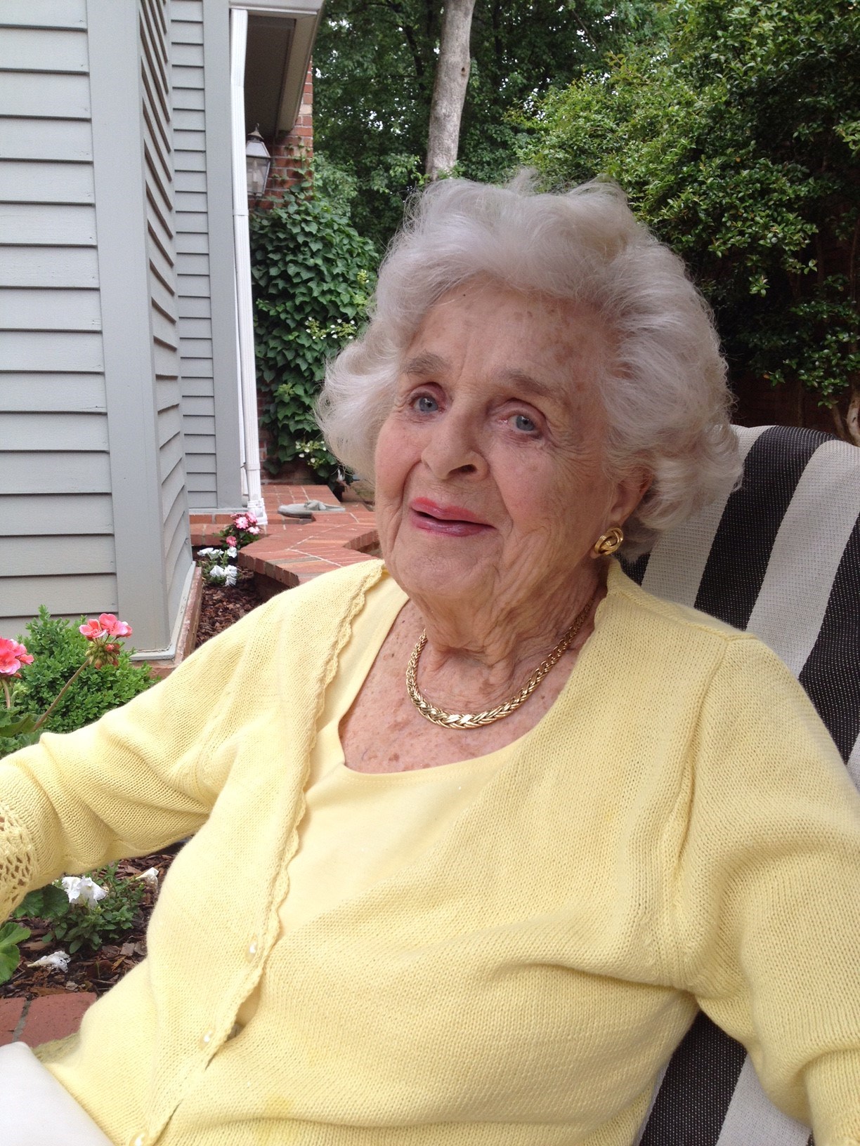 Obituary of Olivia White Cave