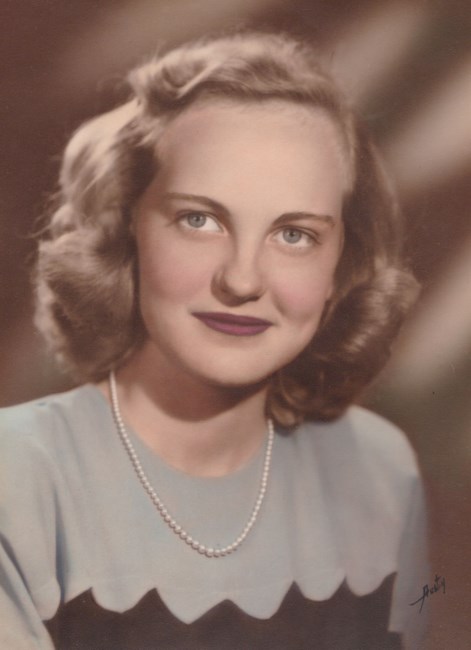 Obituario de Lorraine E. Strand