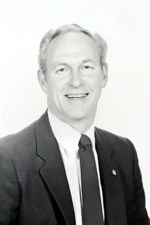Douglas Lindquist