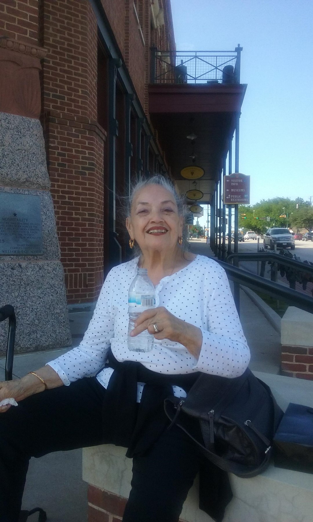 Obituary of Annie Flores