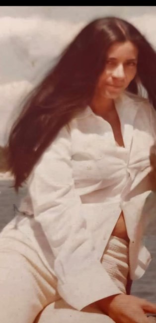 Obituary of Carmen Meneses