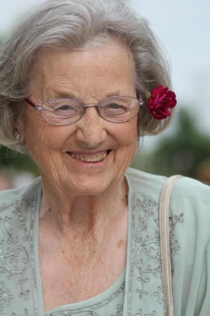 Obituary of Clara Intha Duennes