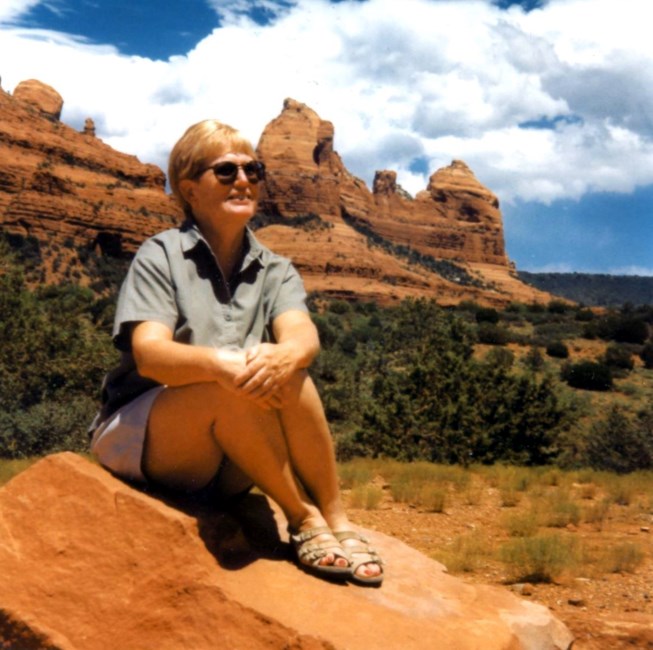 Obituario de Carolyn Holden