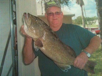 Avis de décès de Charles R. Tucker