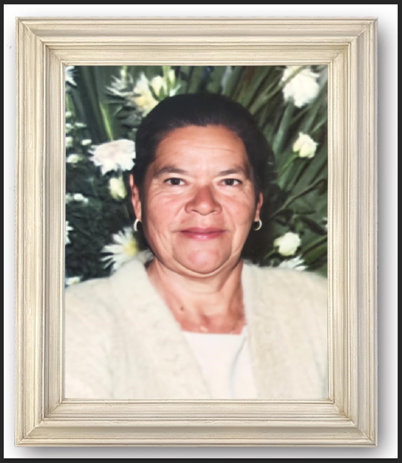 Obituario de Esther Hernandez de Castro