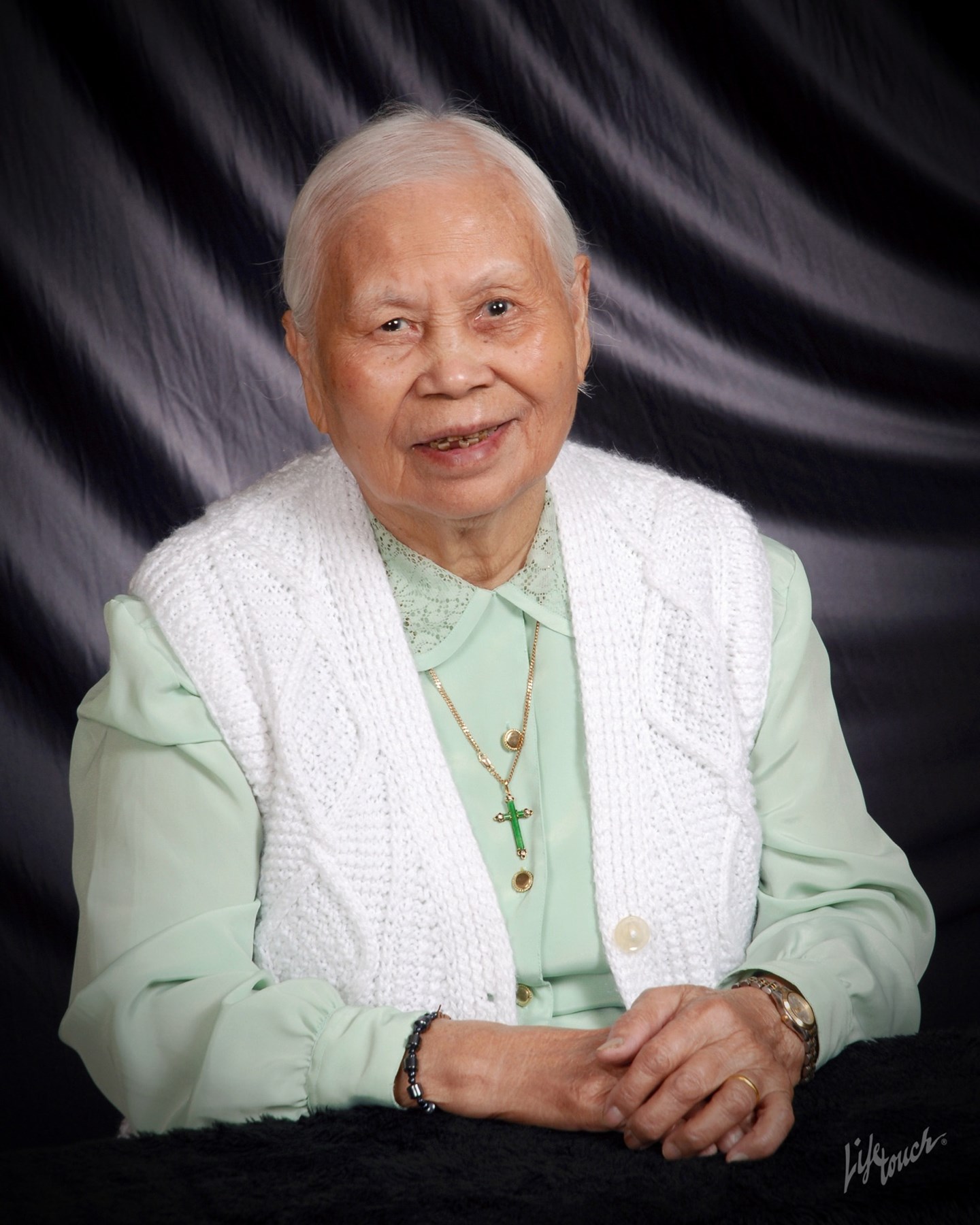 Obituary of Chung Thi Le