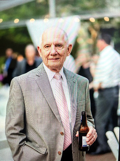 Avis de décès de Charles R. (Chuck) Brocato