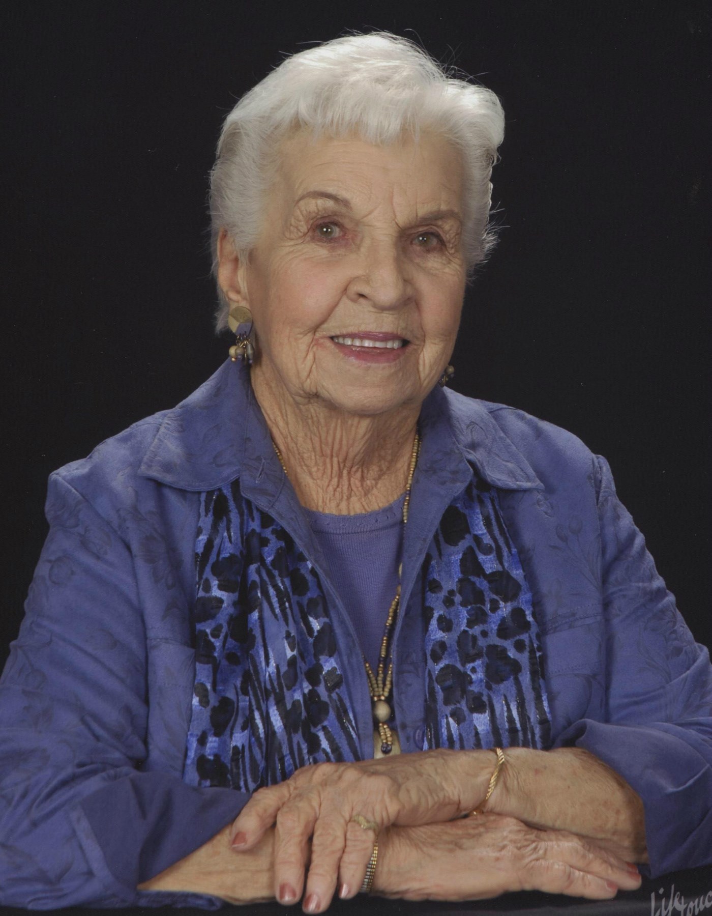 Obituario de Dorothy Loeschman Baker