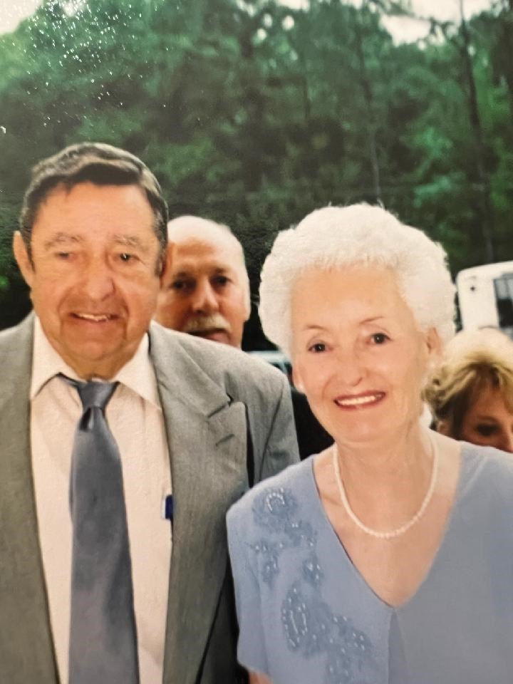 Obituario de Barbara Hales