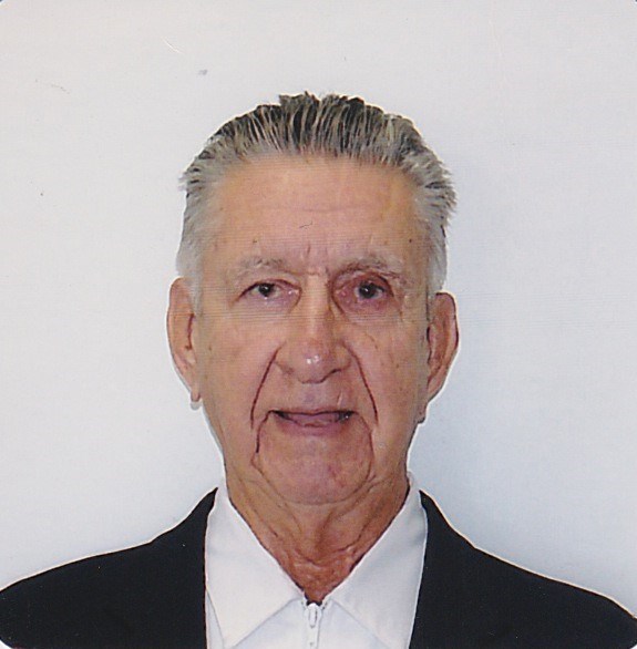 Obituario de James J. Mills