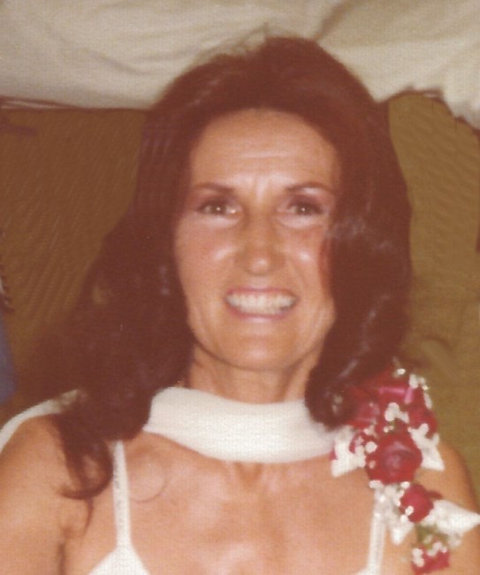 Obituary of Eva Holevas