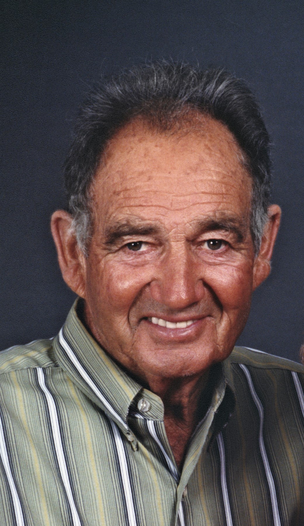 Obituary of Leslie Arnett