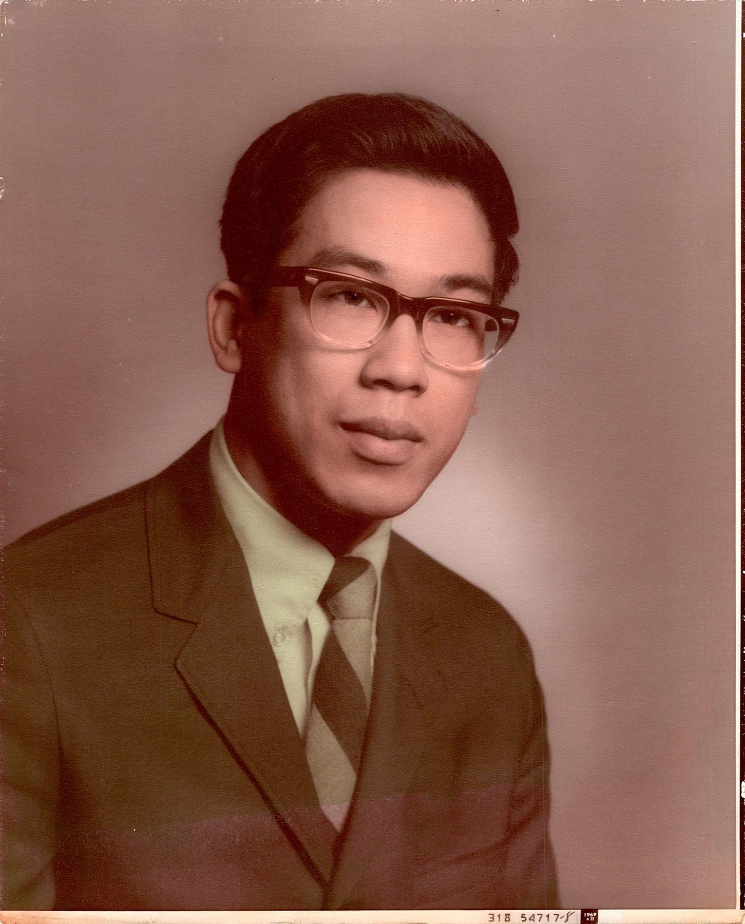 Obituary of Robert Lew Jr.