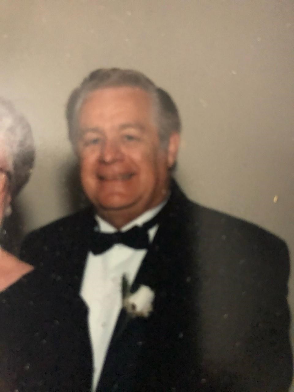 Obituary of Robert W VanAlphen