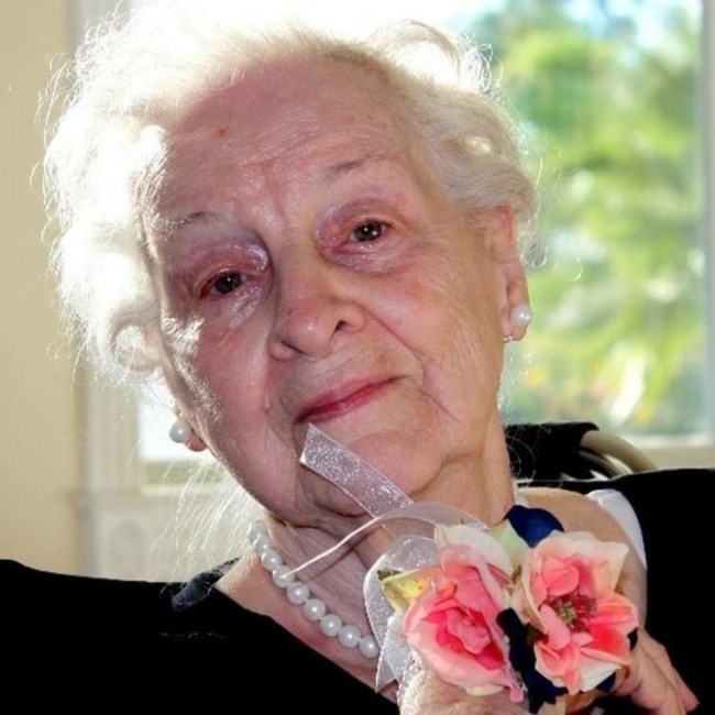 Obituary of Marjorie E. Holmstrom
