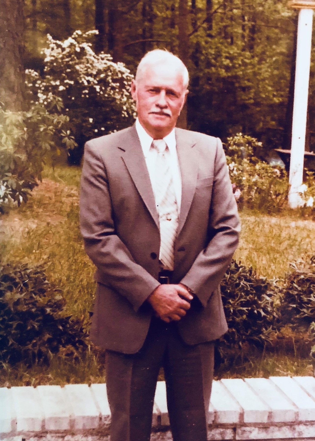 Obituary of Hillard Elliott