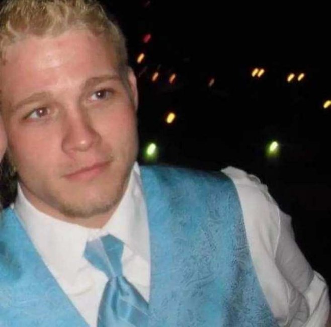 Obituary of Cliff Everett McKnight