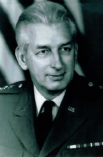 Obituario de Lt. General  Fred Kornet Jr.