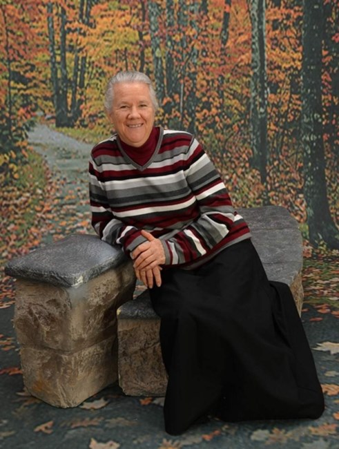 Obituary of Evelyn Holt Lamb