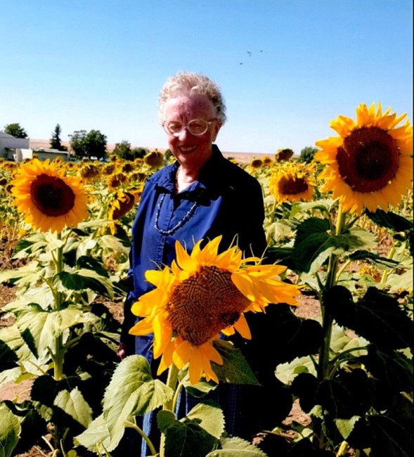 Obituary of Elaine Cronrath