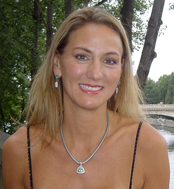 Obituary of Sue Ellen Van Velzen-Doctor