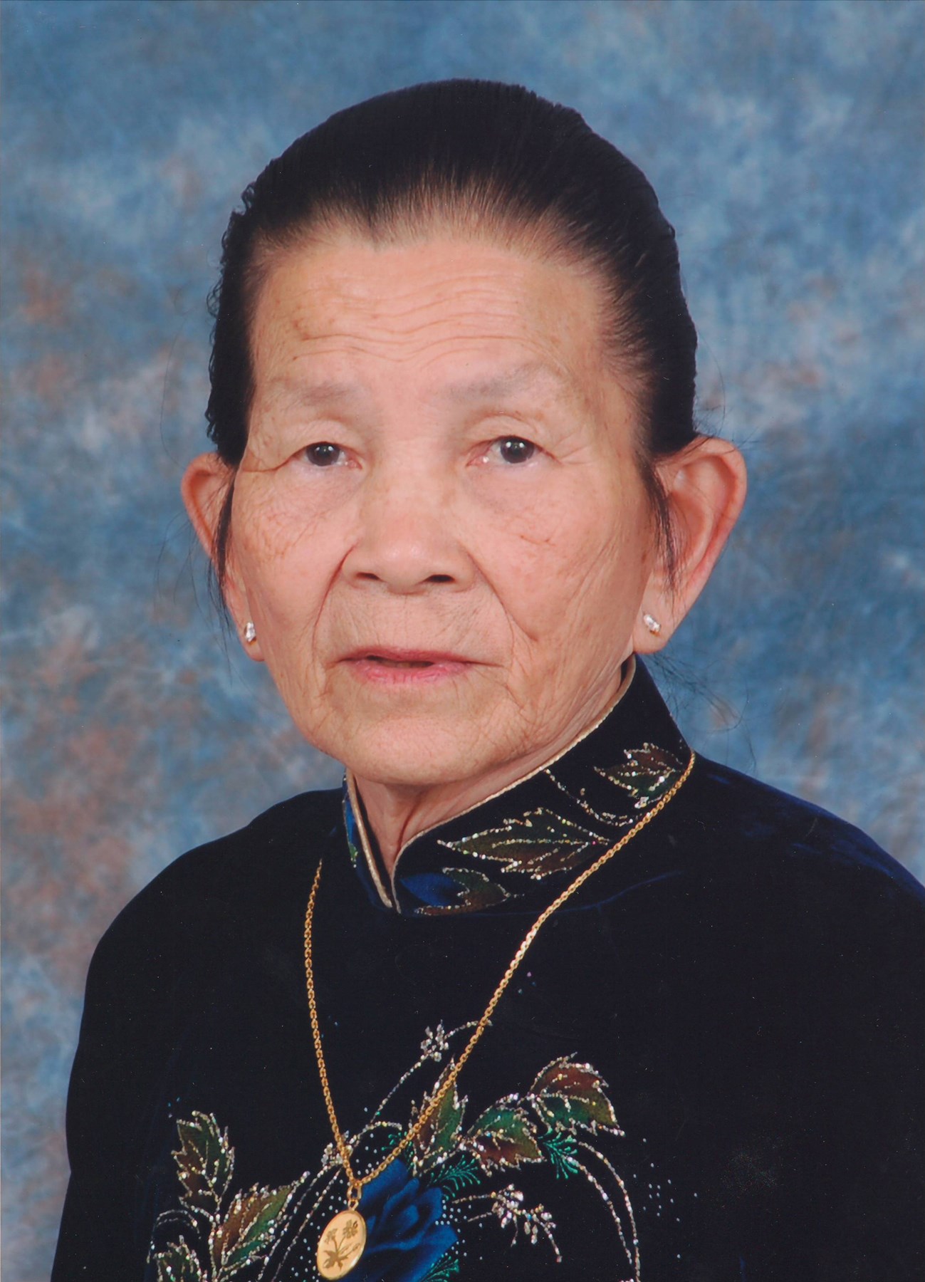 Obituary of Hong Thi Le