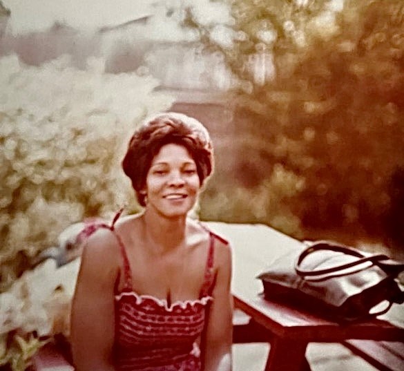 Obituario de Sheila Madge Bennett