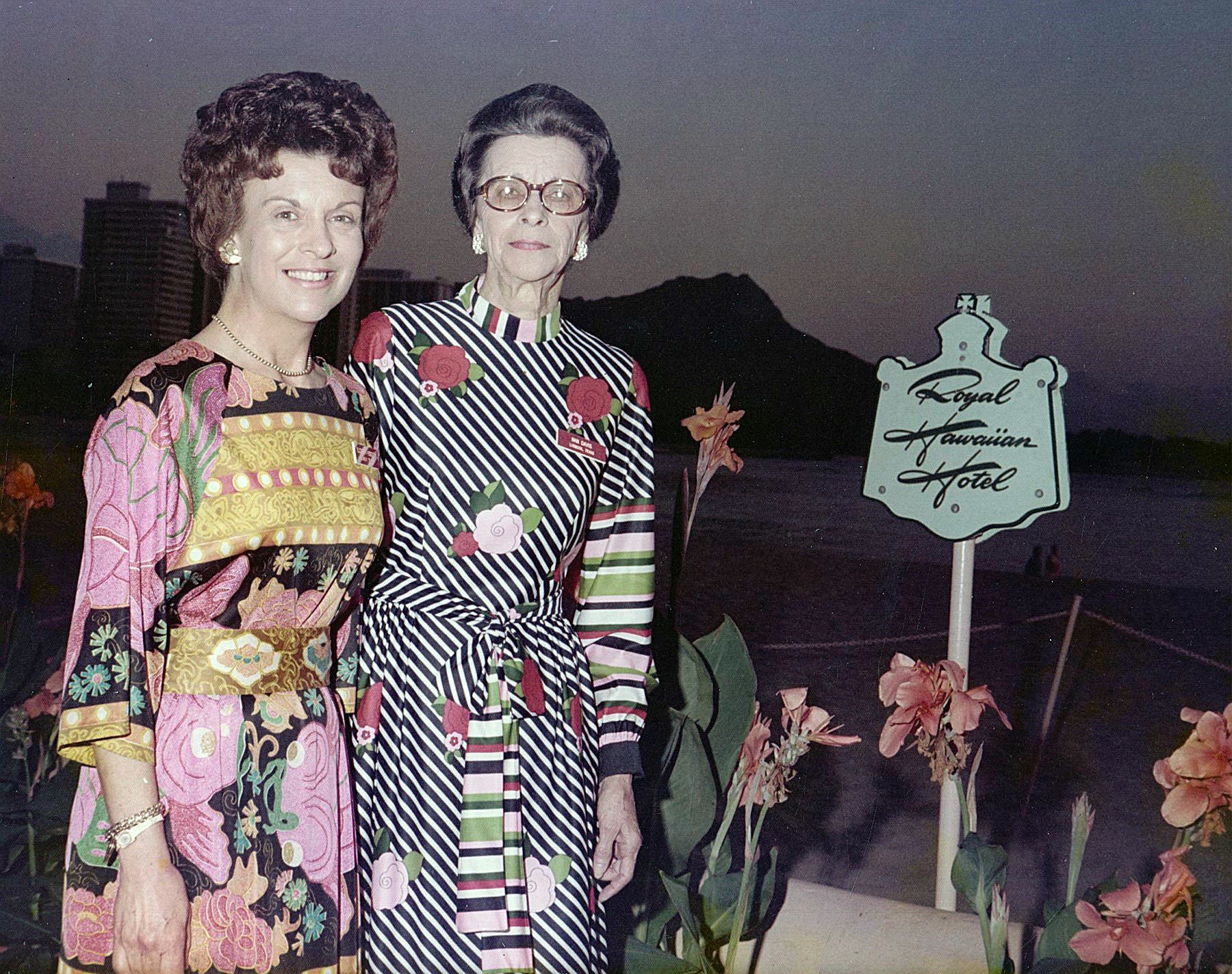 Hobgood  nackt Elizabeth