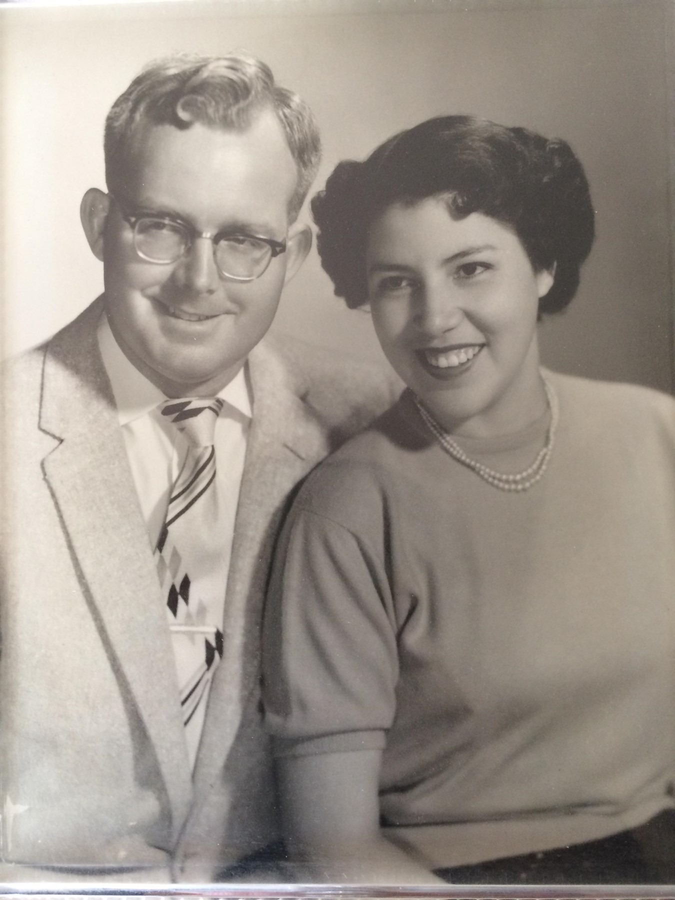 Obituary of Robert Francis Howell and Gloria Howell