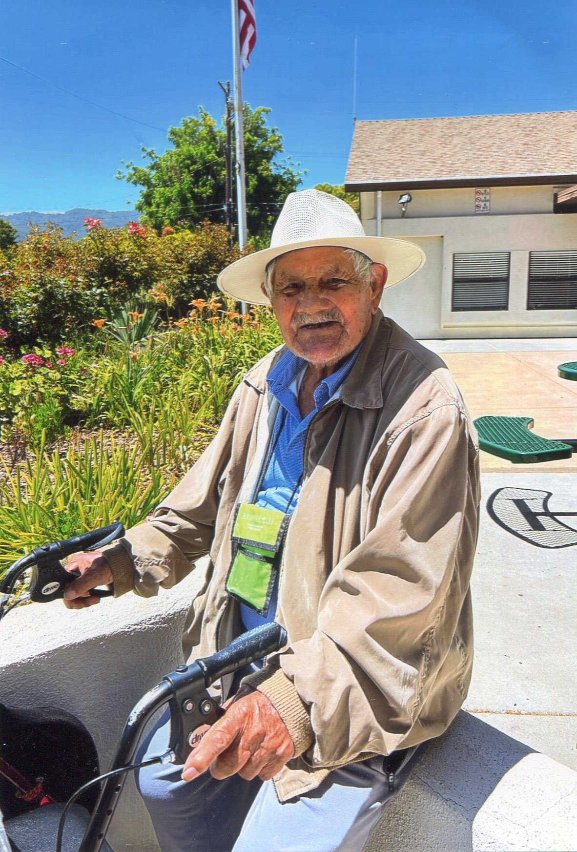 Obituary of Roberto O Gonzales