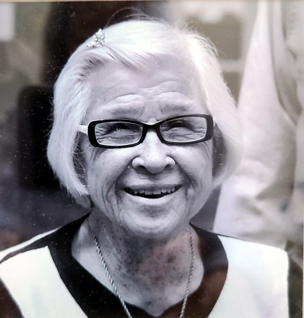 Obituary of Vivian Favre Bowles