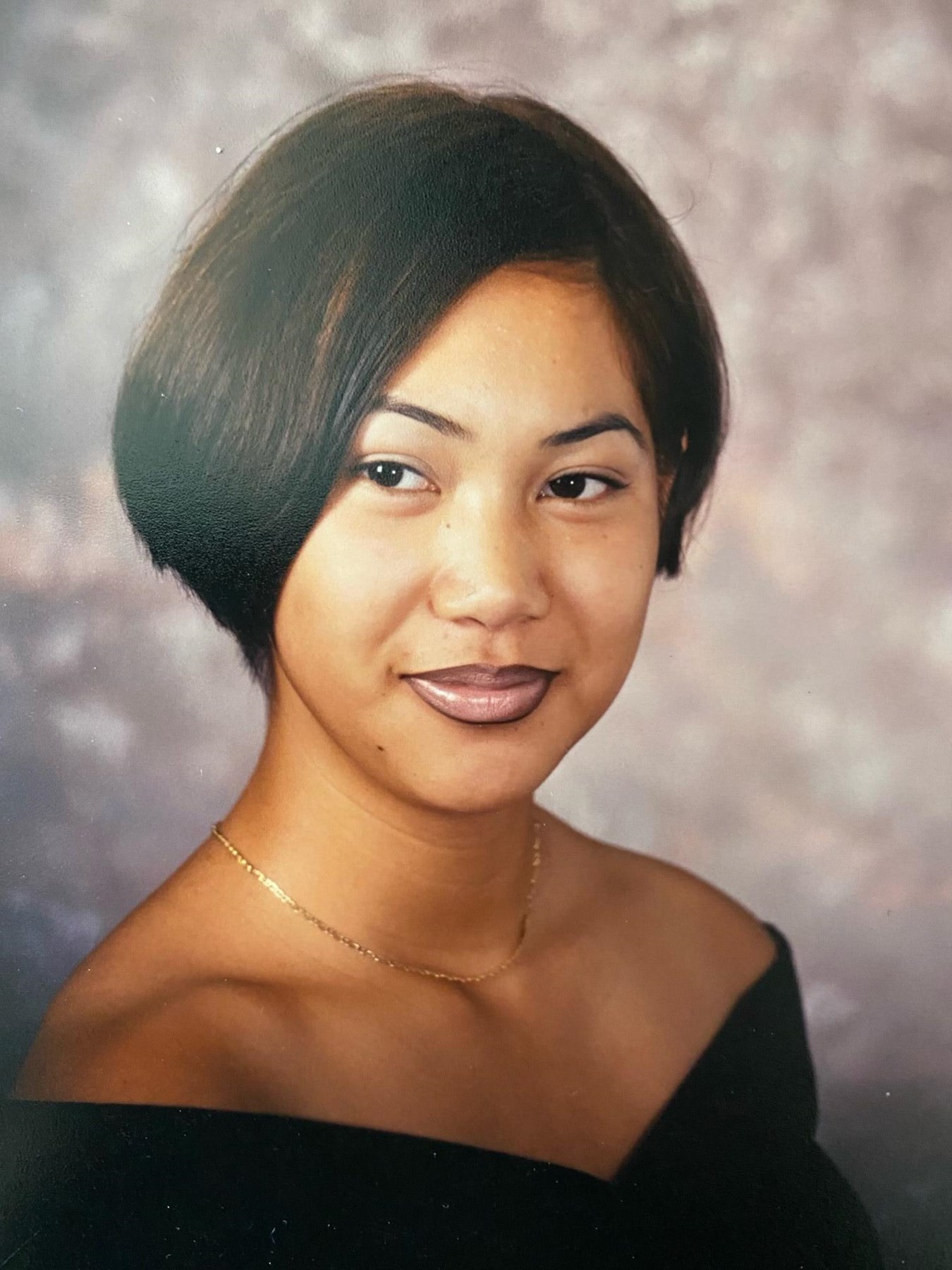 Obituary of Diana Bustos De Guzman