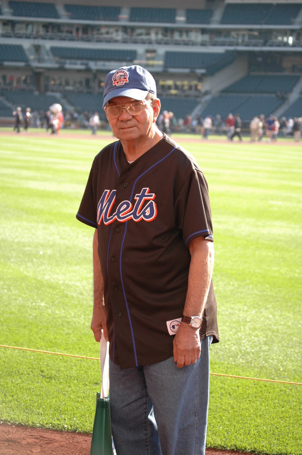 Obituary of Frank Den Lupton, Jr.