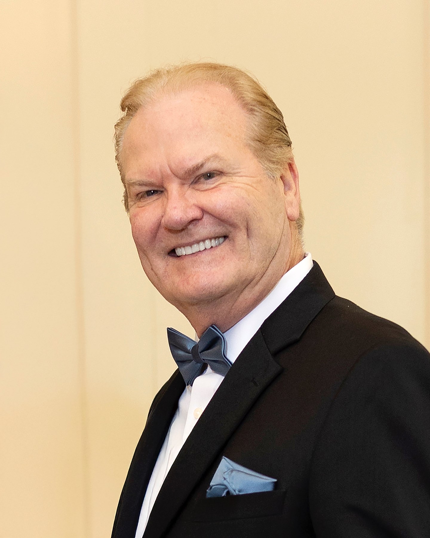 Obituario de Dr. Donald W. Falknor