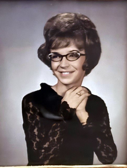 Obituary of Mary Lou Rhoades