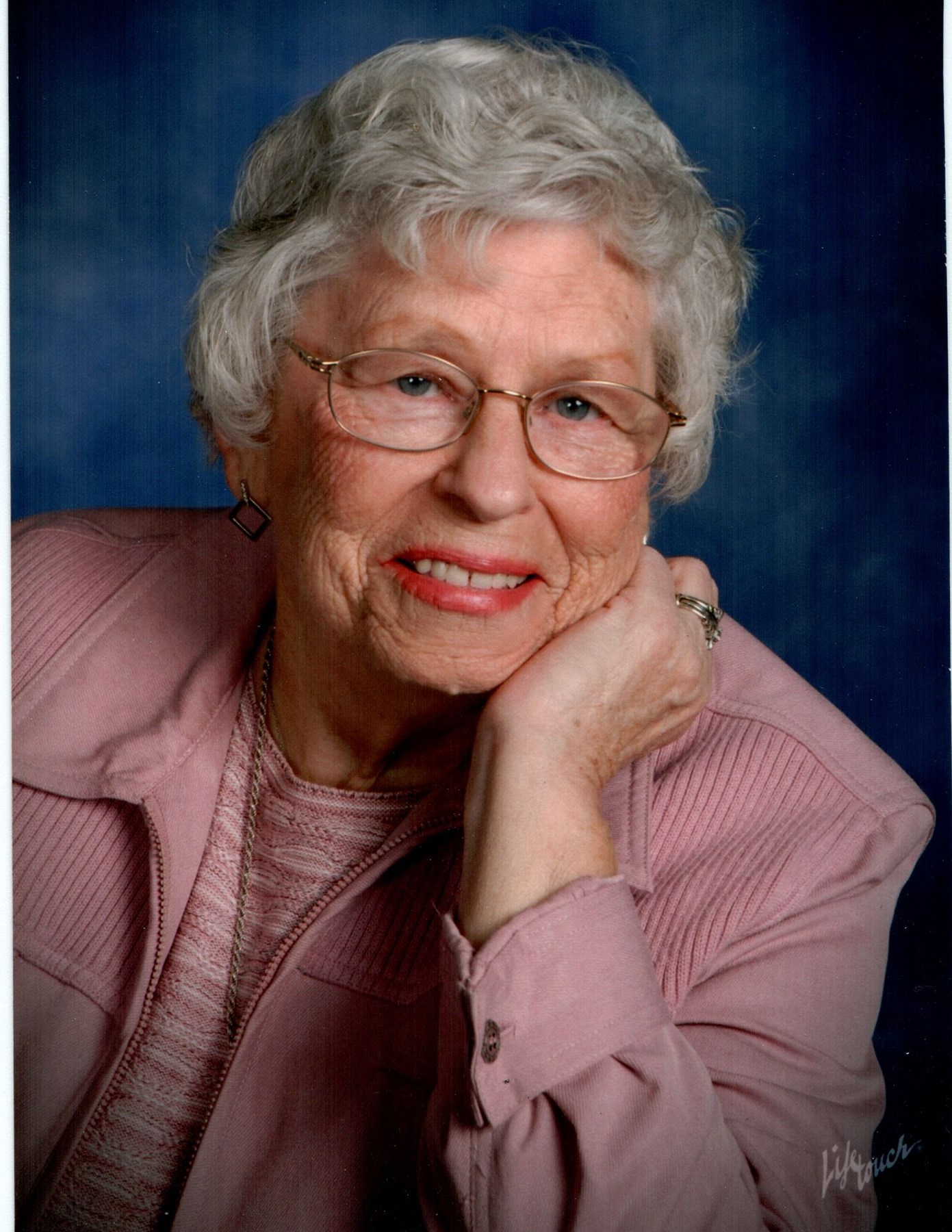Obituario de Joan Evelyn Carlson