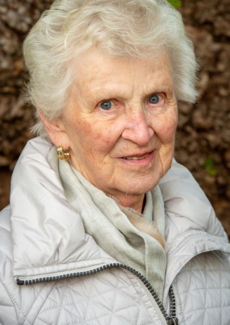 Obituario de Ruth Joy Watt