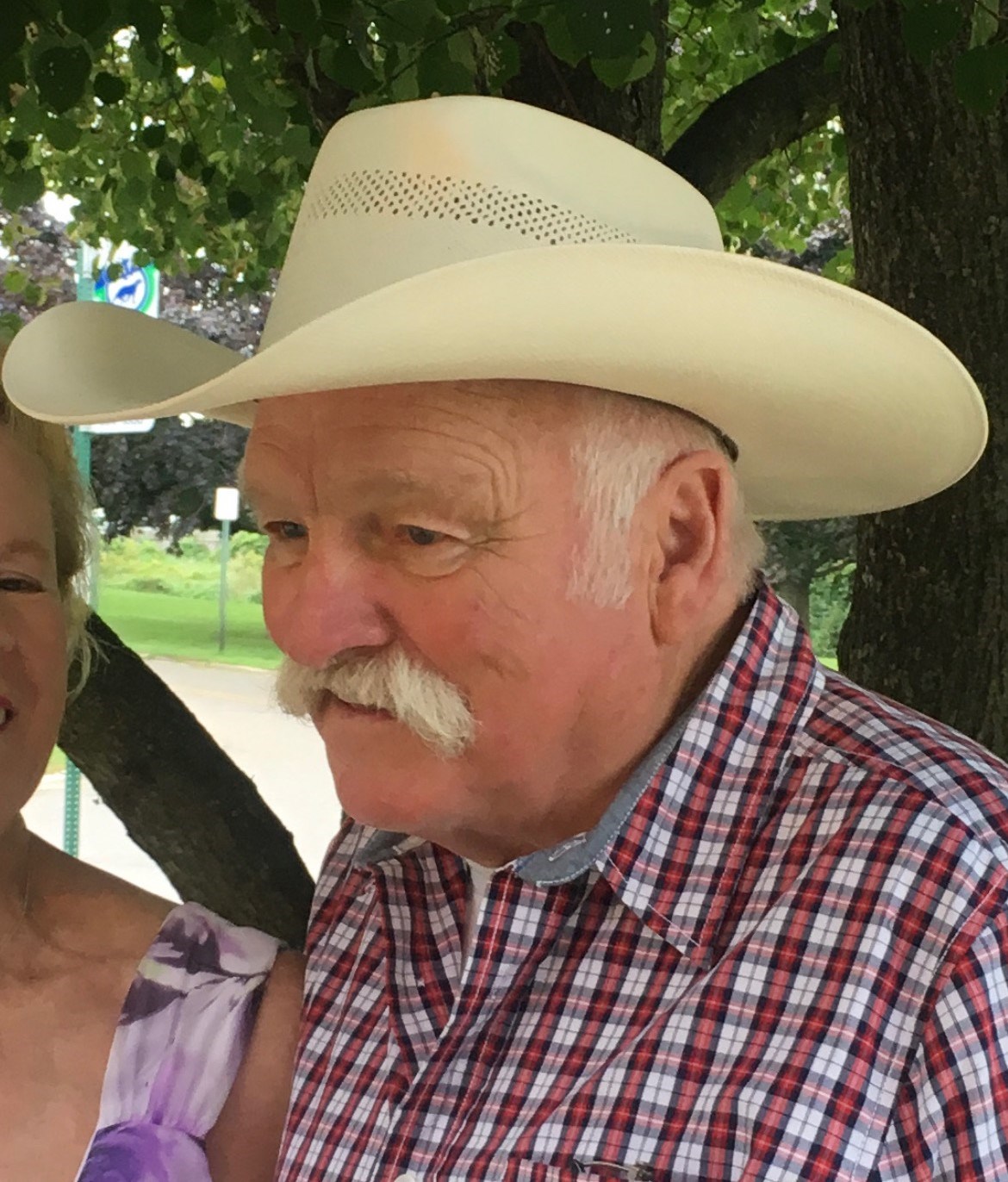 Obituary of Frank D Russell