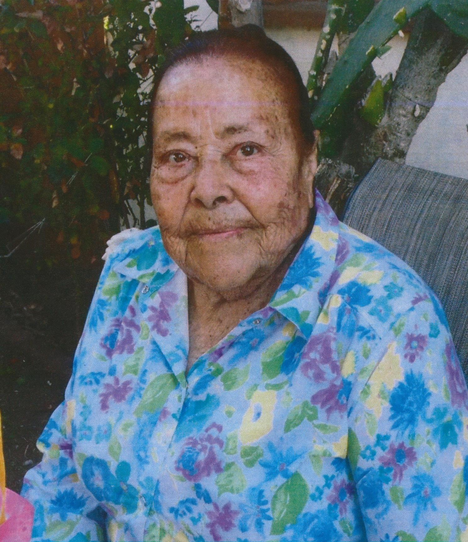 Obituary of Aurora Flores