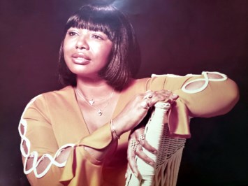 Obituary of Van Esther Holston