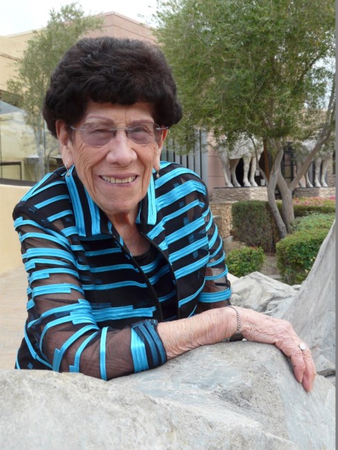 Obituary of Lola De La Cruz